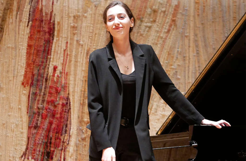 Irma Gigani, Klavier